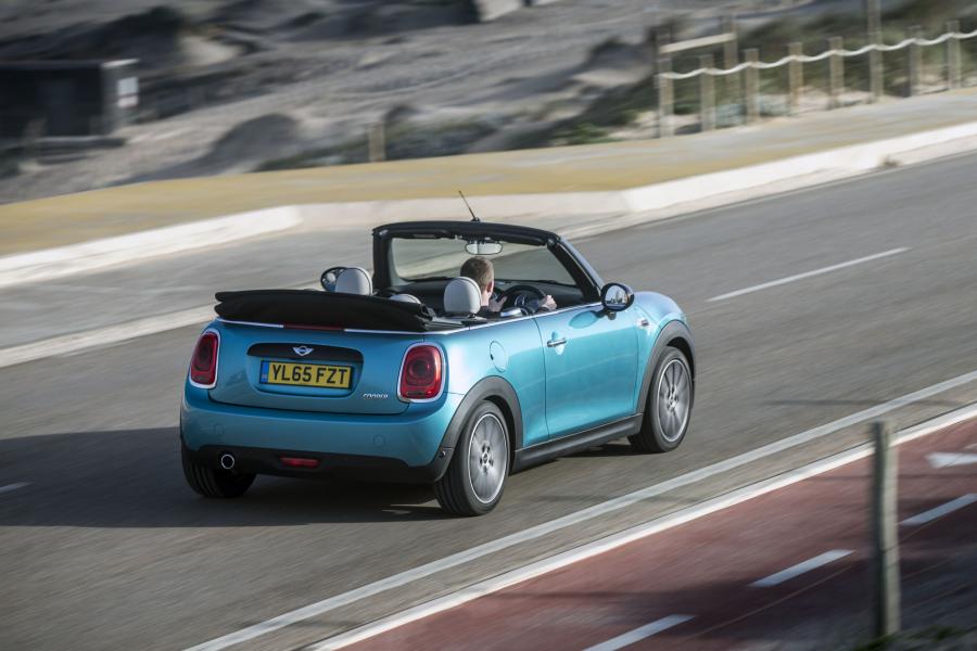  Mini Cooper Cabrio 2016 года  (UK) (фото 12 из 30)